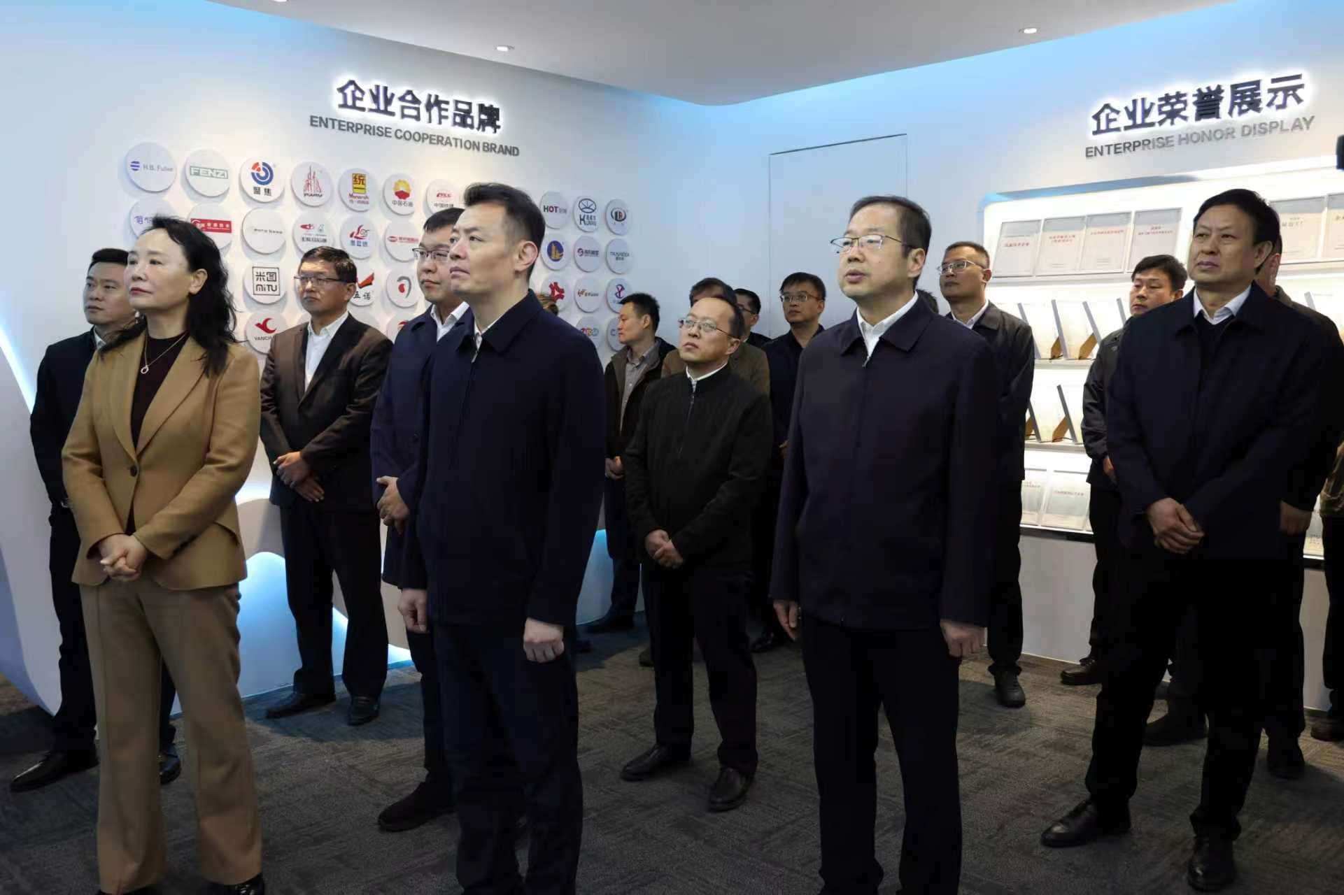 2025年10月28日縣委副書記、縣長張小帆，縣政協(xié)主席劉忠亮等到公司調研人才隊伍建設相關情況